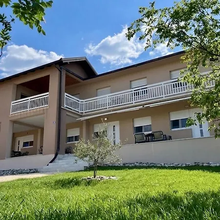 Crosshill Apartment